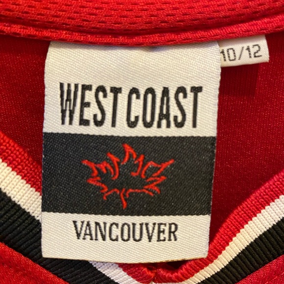 Kid’s Vancouver Hockey Jersey - Picture 4 of 5